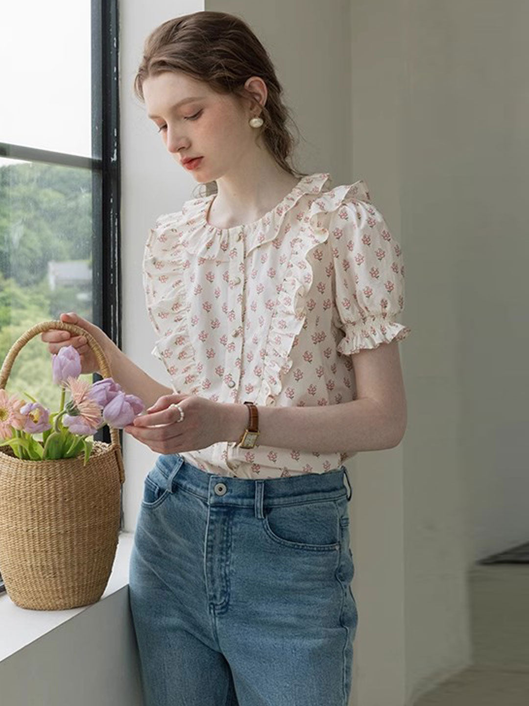 Sarah Retro Crew Neck Auricular Floral Top-White