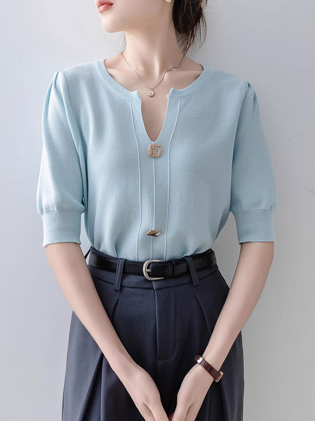 Sofia Loose V-Neck Solid Color Knitted Top