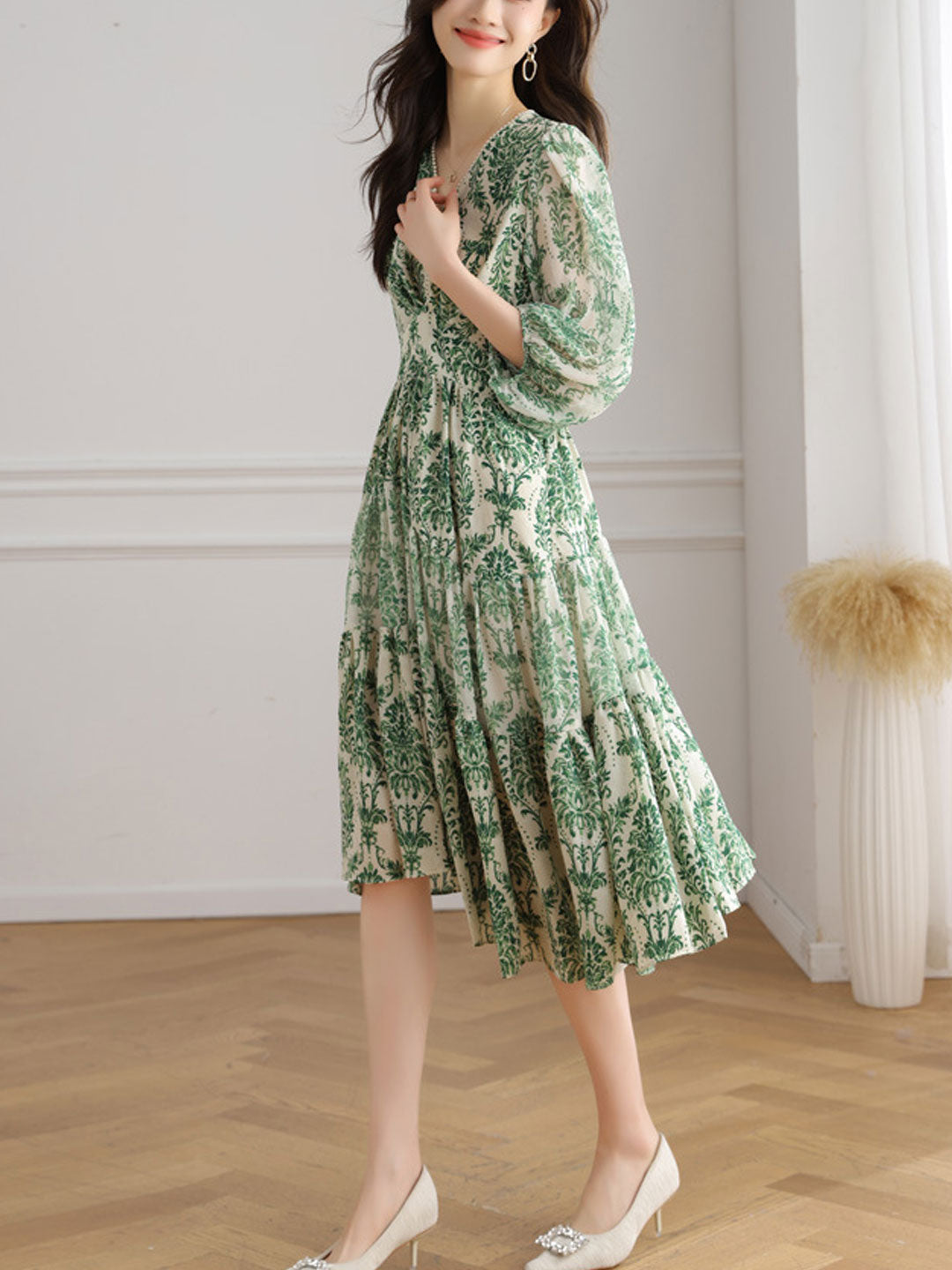 Ava Classic V-Neck Balloon Sleeve Printed Dress