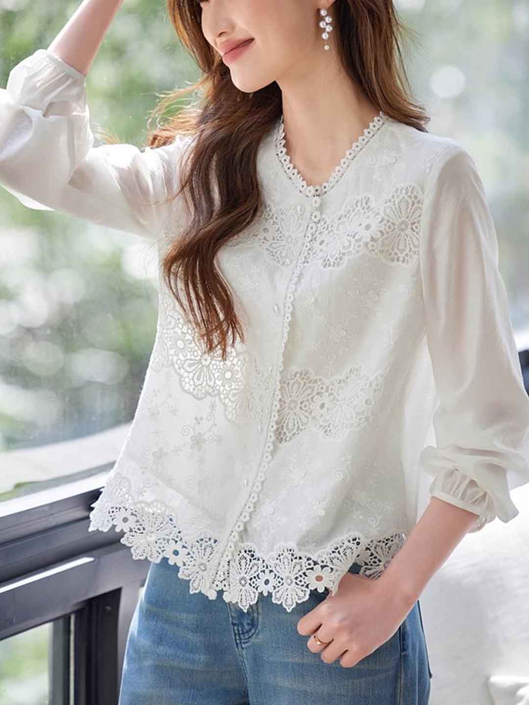 Valeria Retro Crew Neck Solid Color Lace Shirt