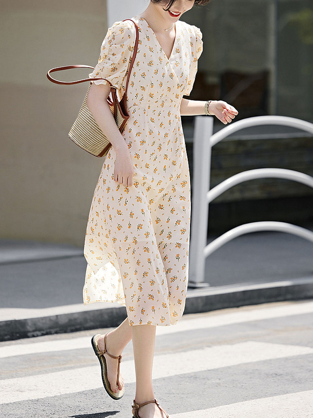 Mia Retro V-Neck Floral Printed Dress