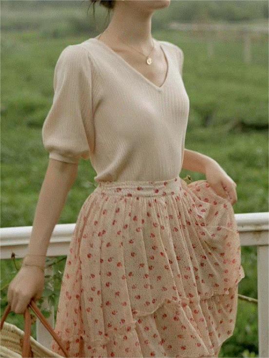 Sarah Retro V-Neck Puff Sleeve Knitted Top