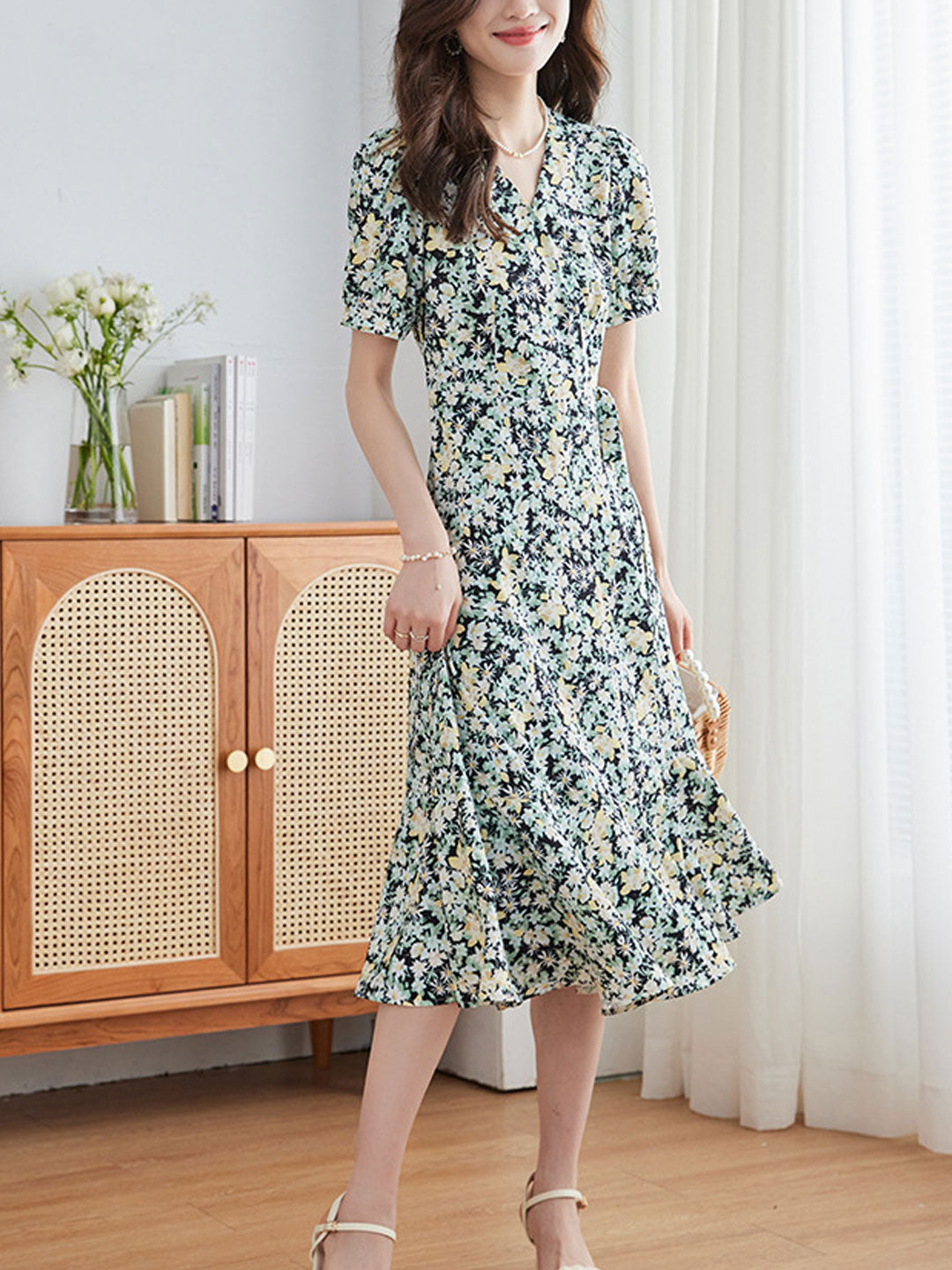 Alyssa Retro V-neck Floral Chiffon Dress