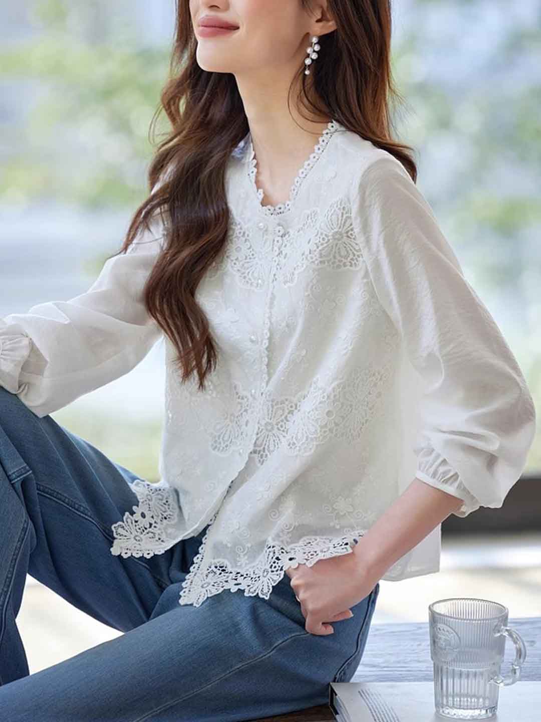 Valeria Retro Crew Neck Solid Color Lace Shirt