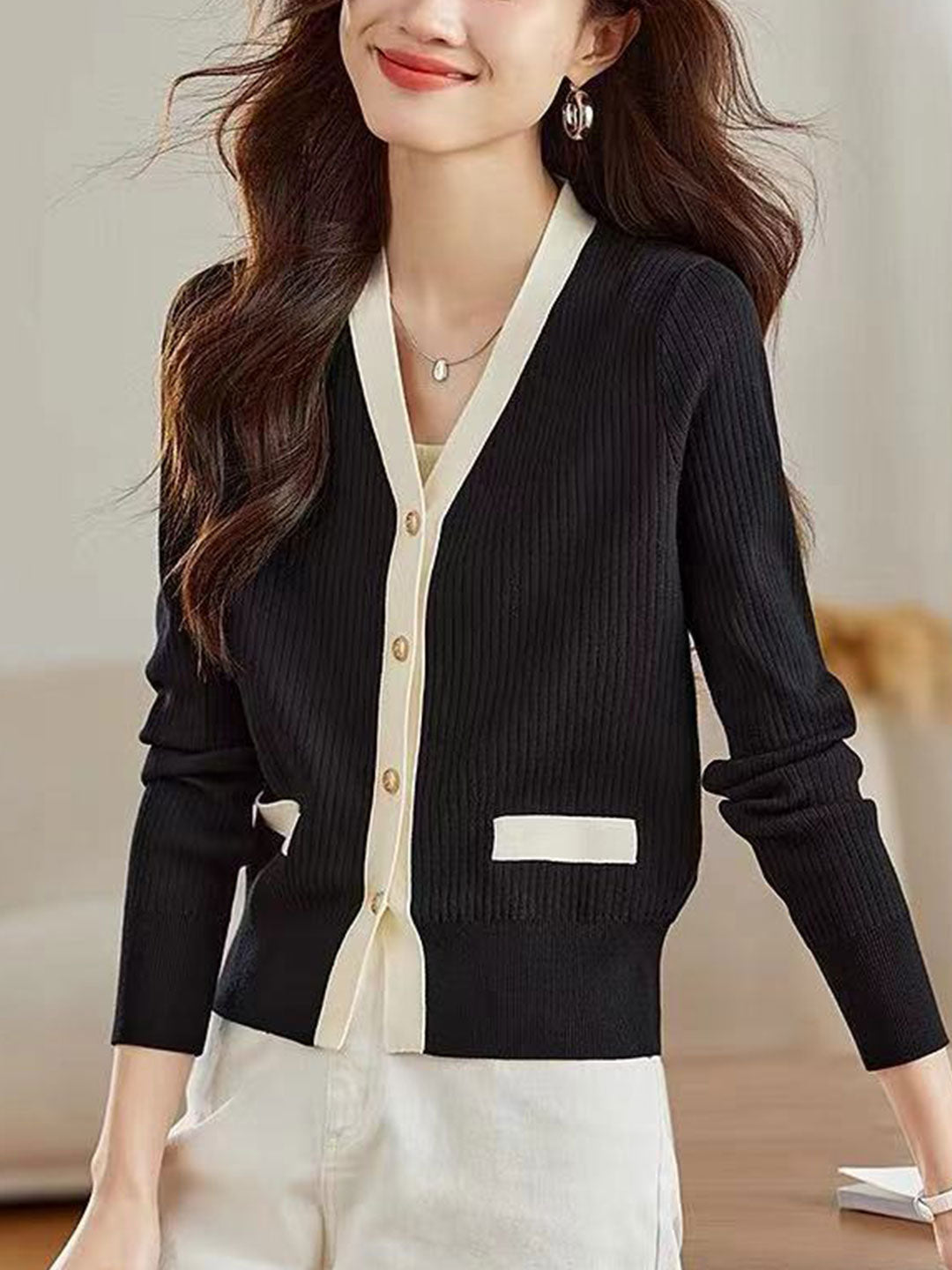 Mia Elegant V-Neck Contrast Knitted Cardigan