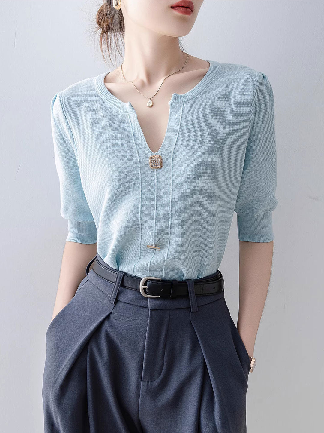 Sofia Loose V-Neck Solid Color Knitted Top