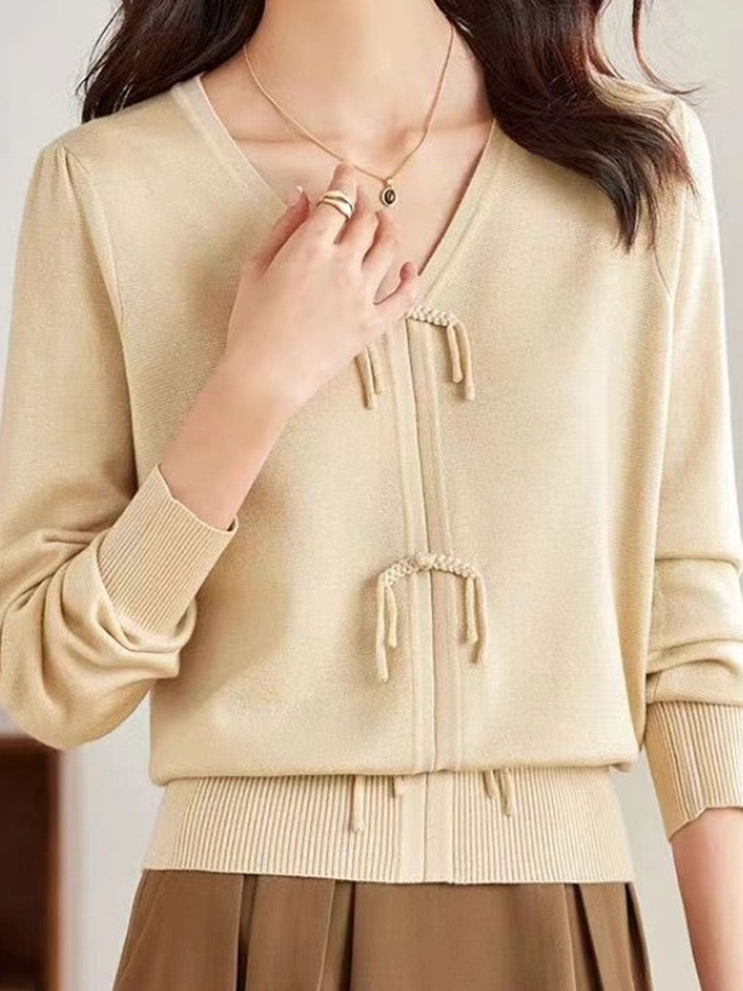 Leah Vintage V-Neck Buttoned Knitted Sweater