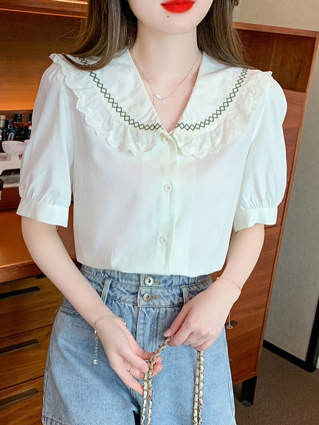 Katelyn Vintage Doll Collar Embroidered Lace Top