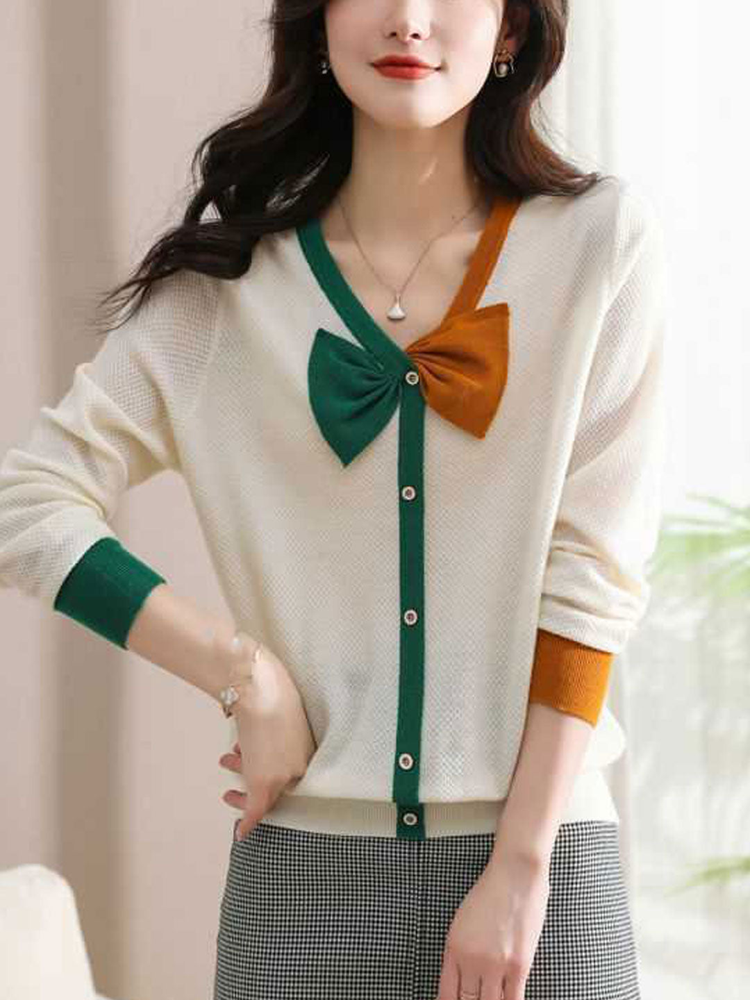 Grace Classic V-Neck Bow Knitted Top