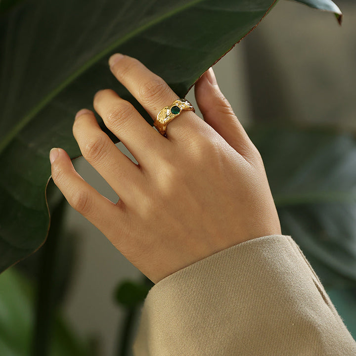 Vintage Emerald Textured Zircon Inlaid Lava Open-end Ring