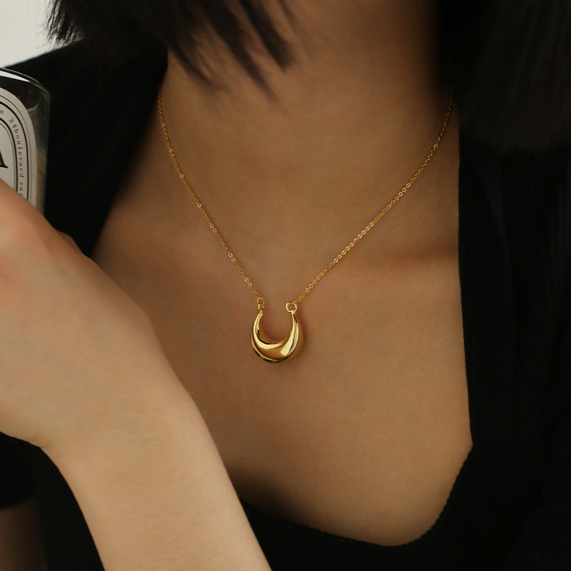 Vintage U-Shaped Pendant Necklace