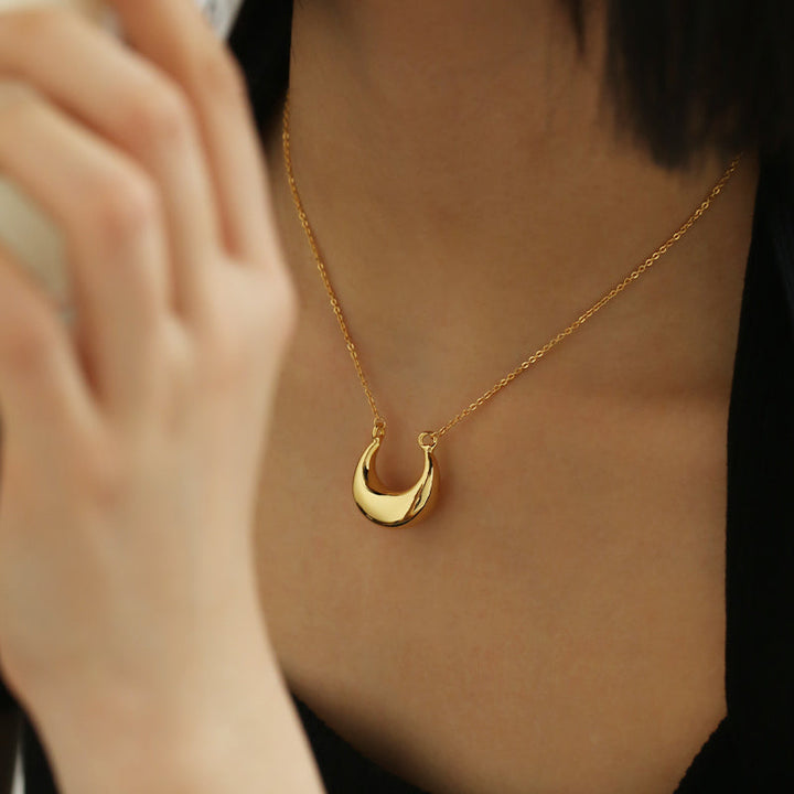 Vintage U-Shaped Pendant Necklace