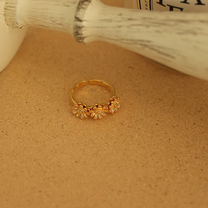 Simple Little Daisy Open-end Ring