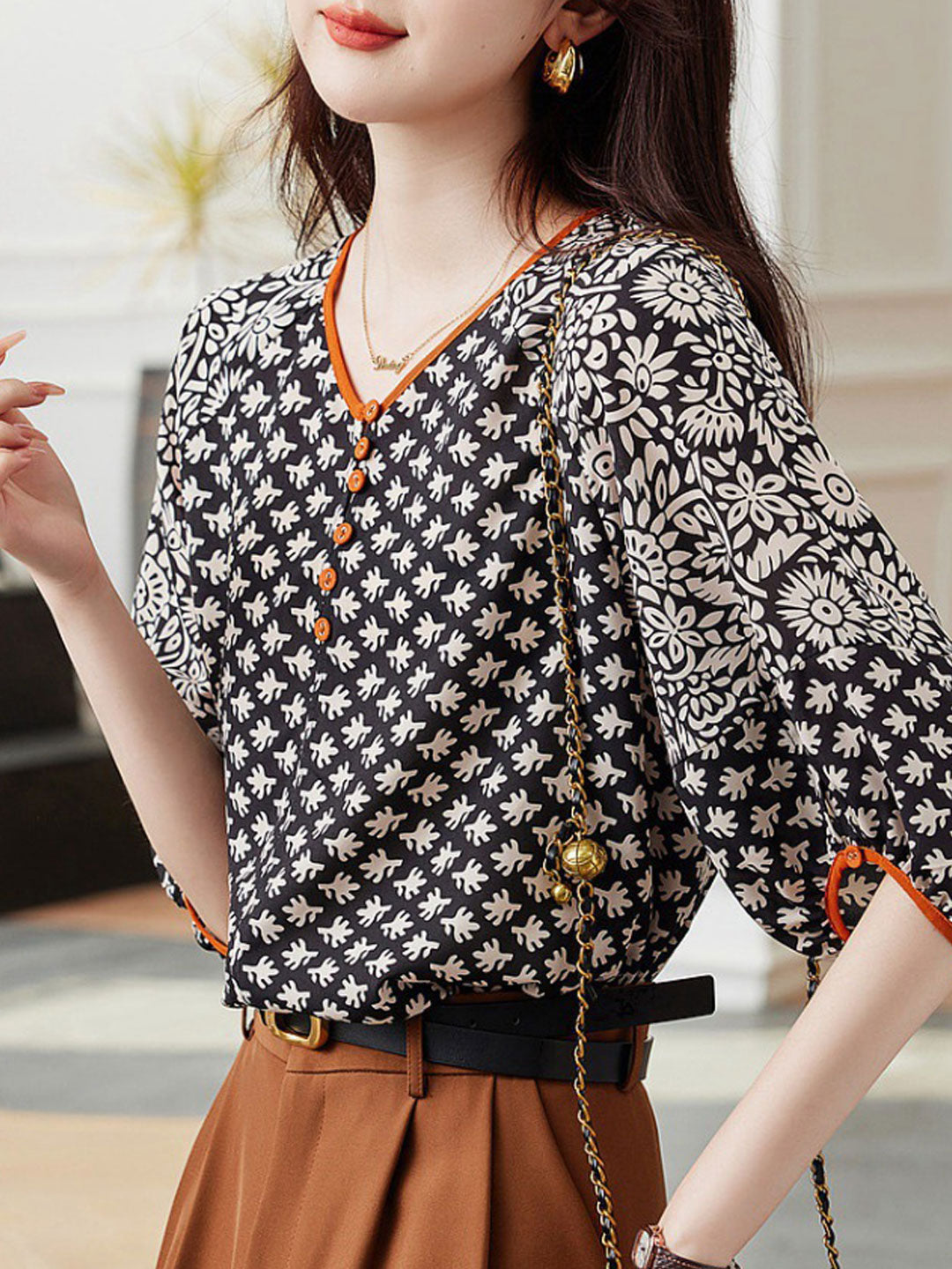 Molly Loose V-Neck Printed Shirt